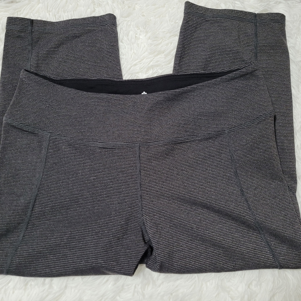 Tuff Athletics 3/4 leggings size large
